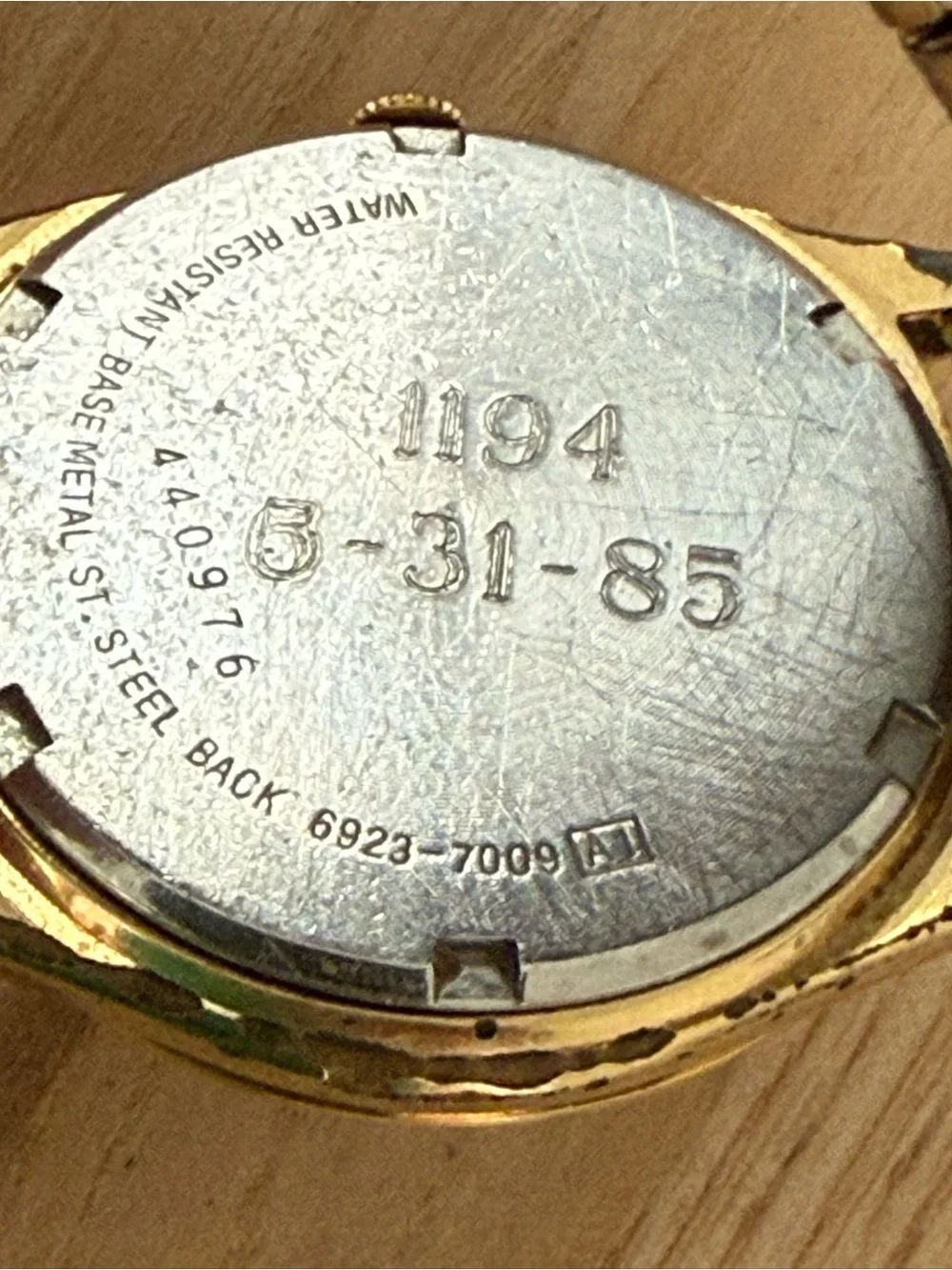 Seiko SQ Vintage Watch Gold Plated Bezel Case Stretch Bracelet Day Date